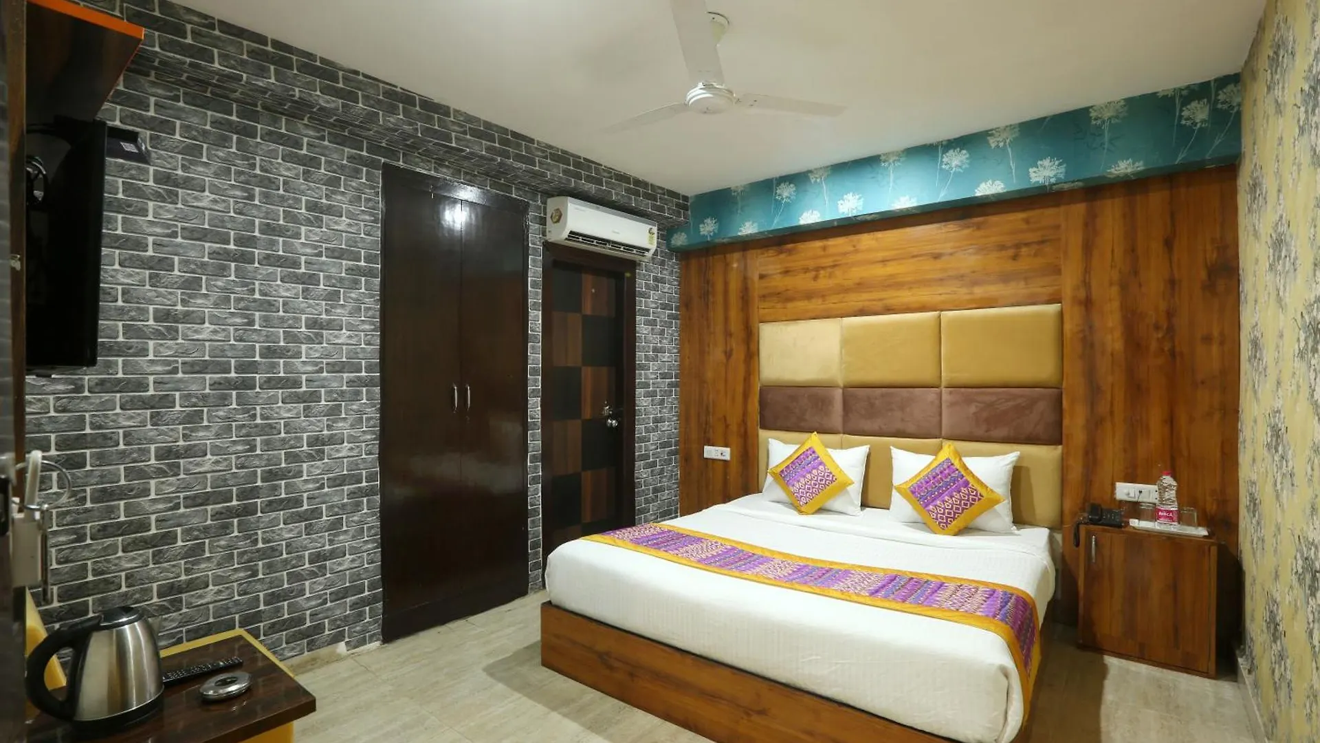 Hotel Edission View Near Delhi Airport New Delhi
