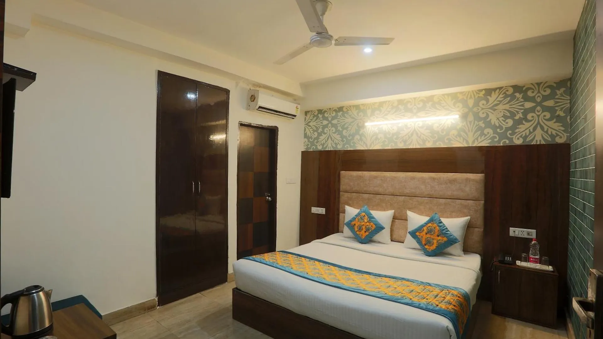 Hotel Edission View Near Delhi Airport New Delhi