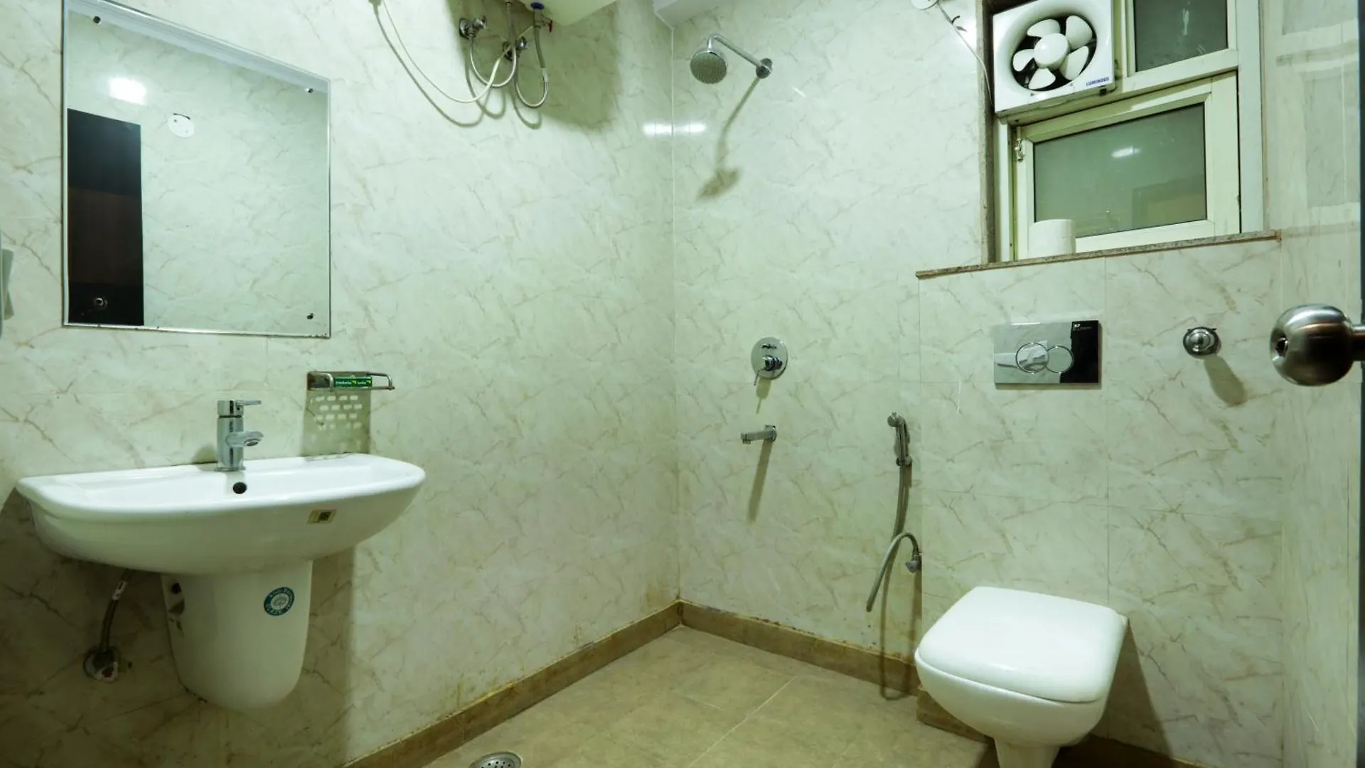 *** Bed & Breakfast Hotel Edission View Near Delhi Airport New Delhi India